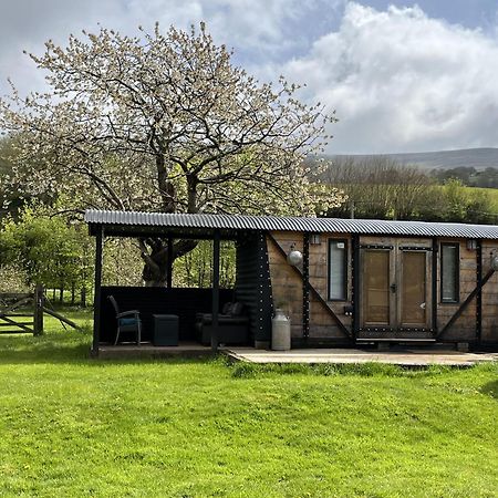 1 Bed Converted Railway Wagon Near 克里克豪厄尔 外观 照片
