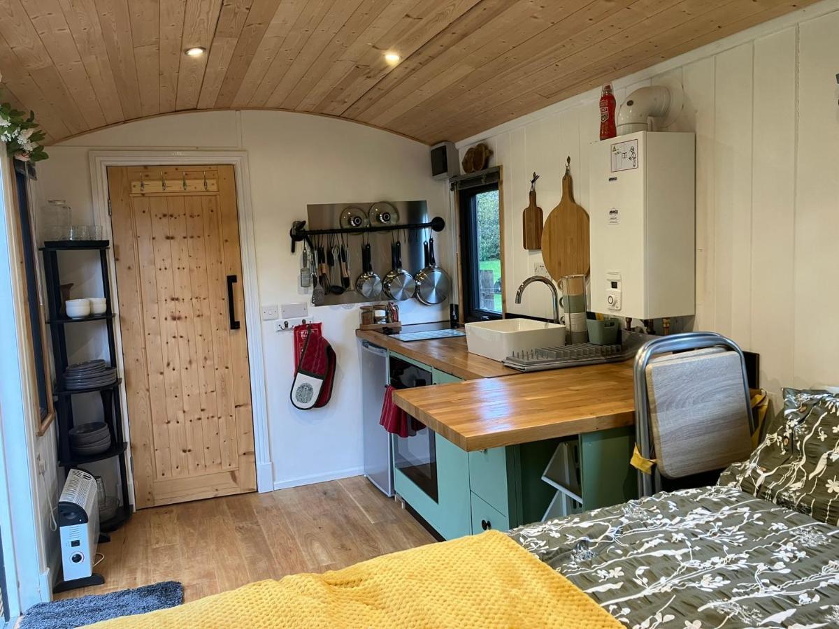 1 Bed Converted Railway Wagon Near 克里克豪厄尔 外观 照片