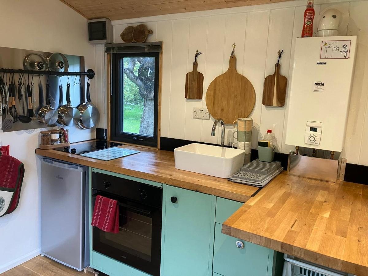 1 Bed Converted Railway Wagon Near 克里克豪厄尔 外观 照片