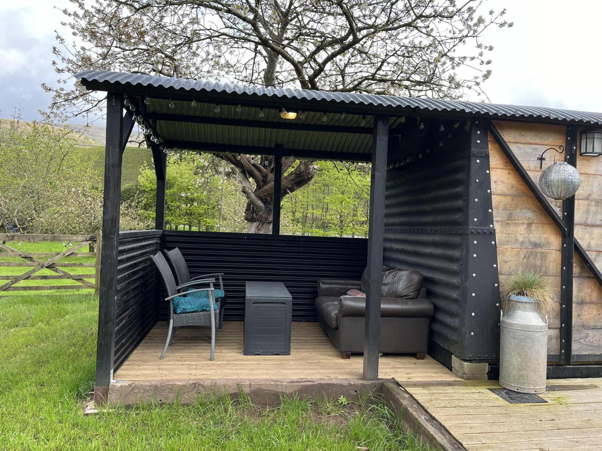 1 Bed Converted Railway Wagon Near 克里克豪厄尔 外观 照片