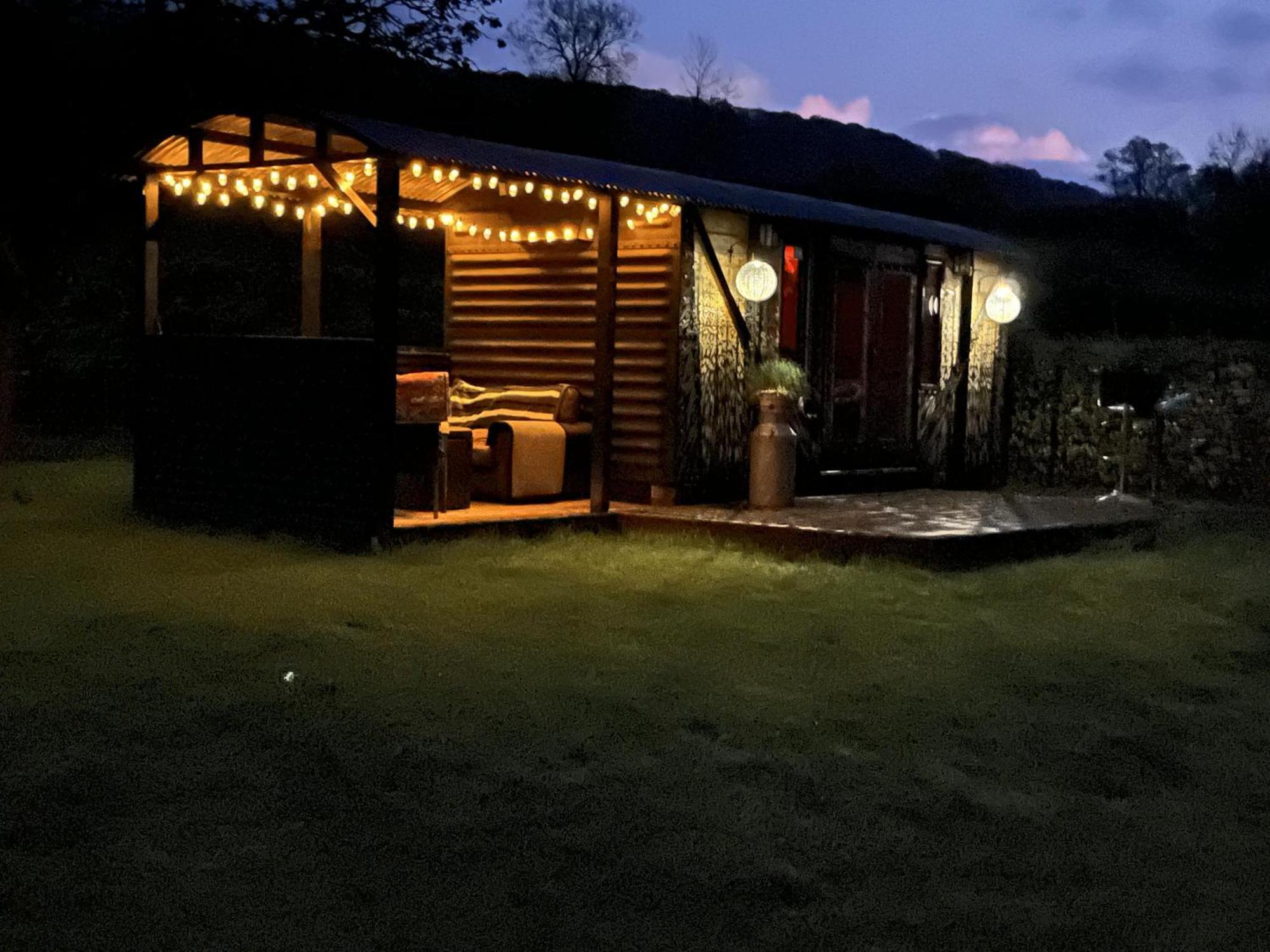 1 Bed Converted Railway Wagon Near 克里克豪厄尔 外观 照片